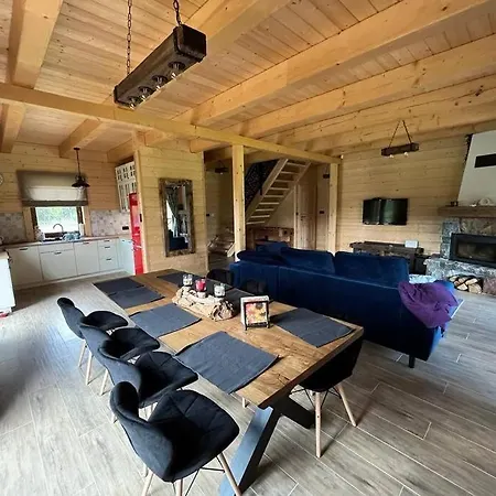 Villa Dom Pod Lasem